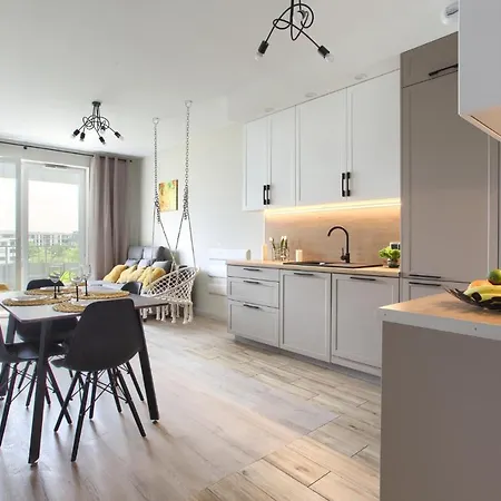 Superapart Komputerowa 8 מלון ורשה